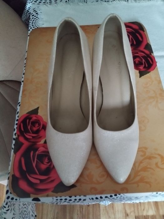Buty damskie na obcasie