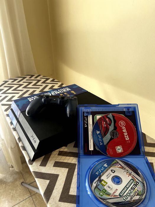 PS4 + Comando + 2 Jogos