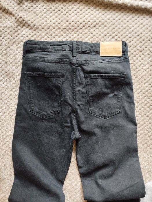 Чорні джинси кльош з високою посадкою