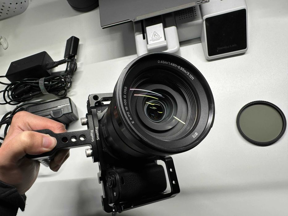 Sony a6300 / 18-105 oss f4 / 50 f1.8/ Cage SmallRig /extras