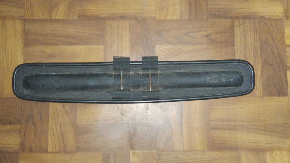 Большое салонное панорамное зеркало.