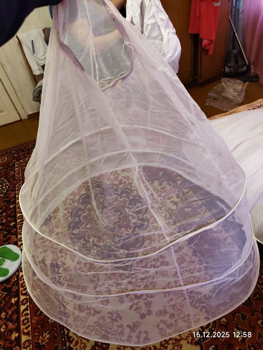 Весільна сукня з кругами та під'юпником