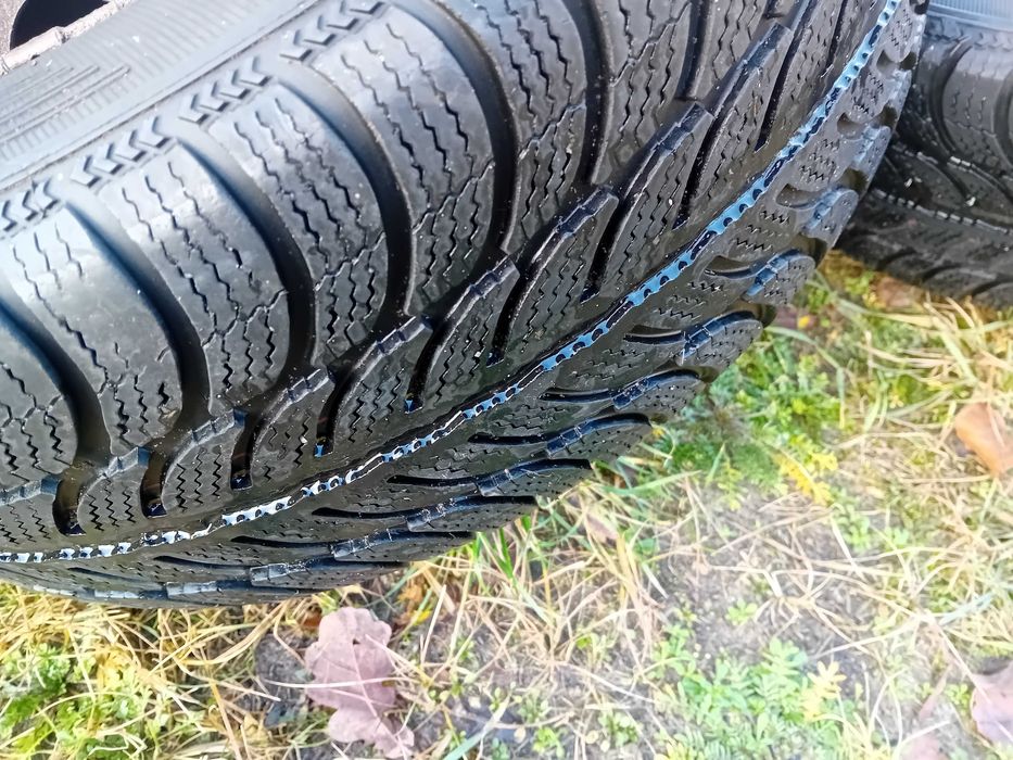 Opony zimowe plus felgi.