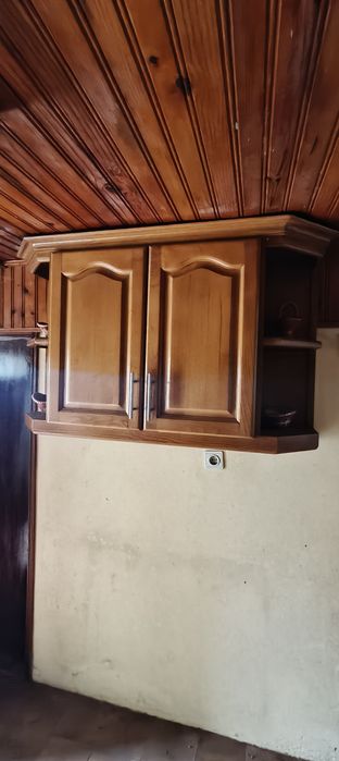 Moveis de Cozi. em madeira, vendo a Unid. Ou compl