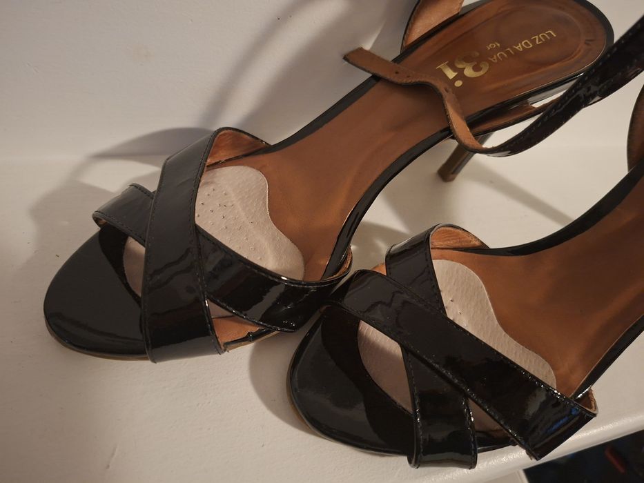 Sandałki damskie szpilki skora lakierowana rozm. 40