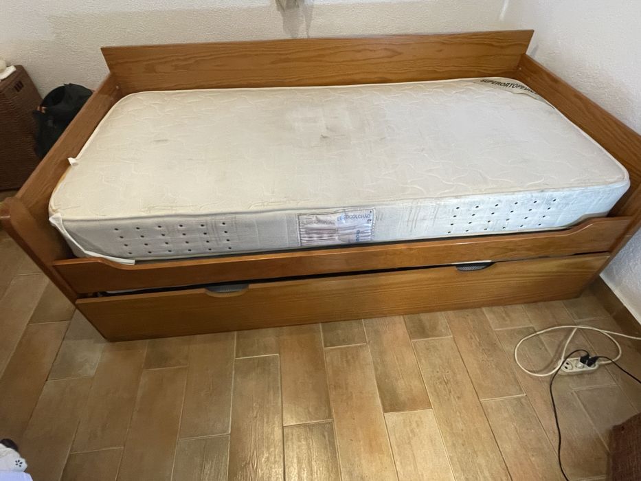 Cama madeira.  !