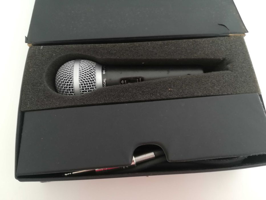 DVD Player + Microphone64737773017346122