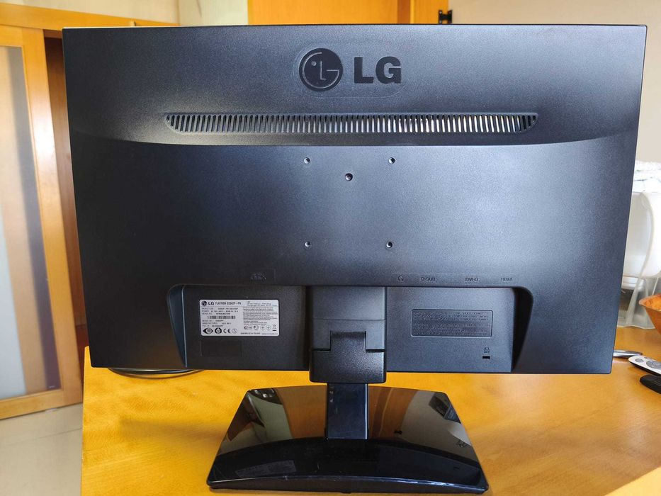 Monitor LG Flatron D2342P-PN 23" Full HD | HDMI/DVI/VGA + Função 3D