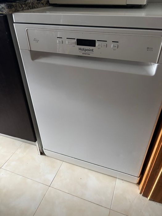 Máquina lavar louça Ariston + microondas