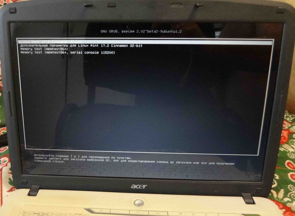 Ноутбук Acer AR5BXB63, включается