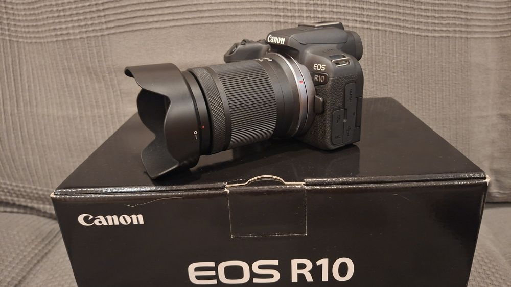 Canon R10 + lente RFs 18-150 +flash Canon  EL  10