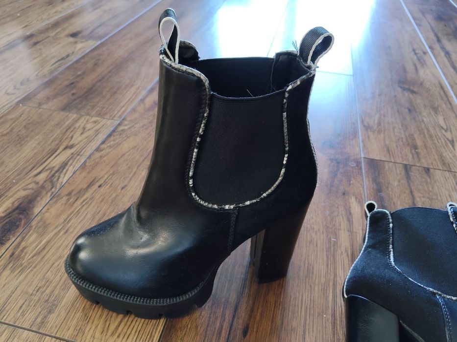 Buty słupek botki deezee