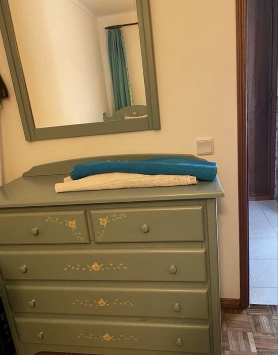 Mobilia quarto  2 camas espelho cadeira comoda colchoes