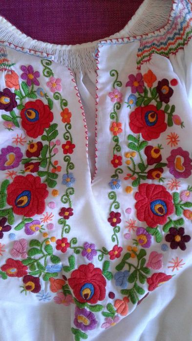 Blusa ROMENA em Cambraia