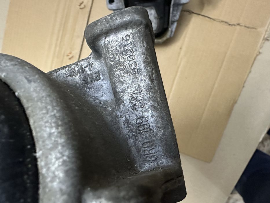Подушка двигуна audi q5,8r0199381