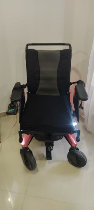 Cadeira de rodas elétrica invacare