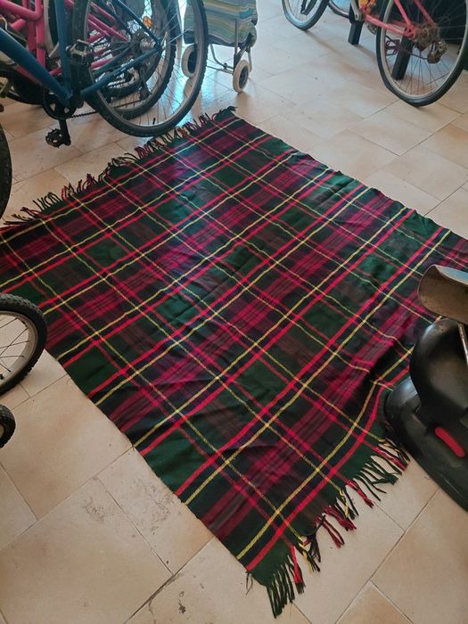 Cobertura antiga em bom estado geral 5€