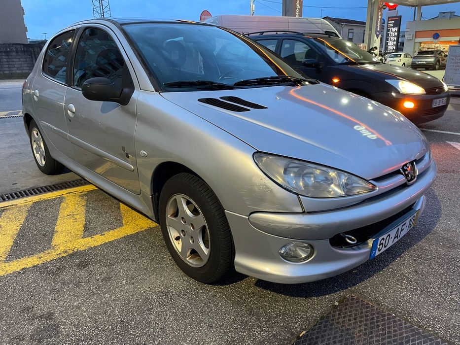 Peugeot com teto panoramico