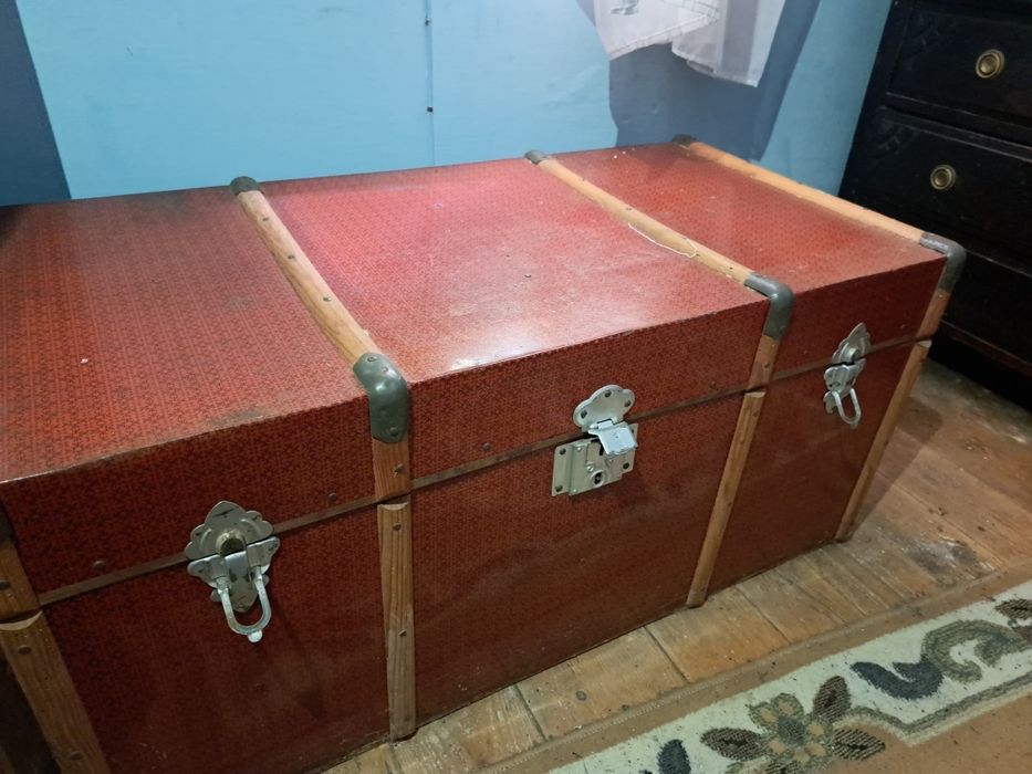 Móveis antigos  (aparador, cristaleira, cômada, camas, etc)