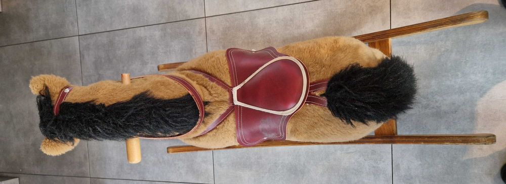 Konik na biegunach vintage – solidny i sprawny