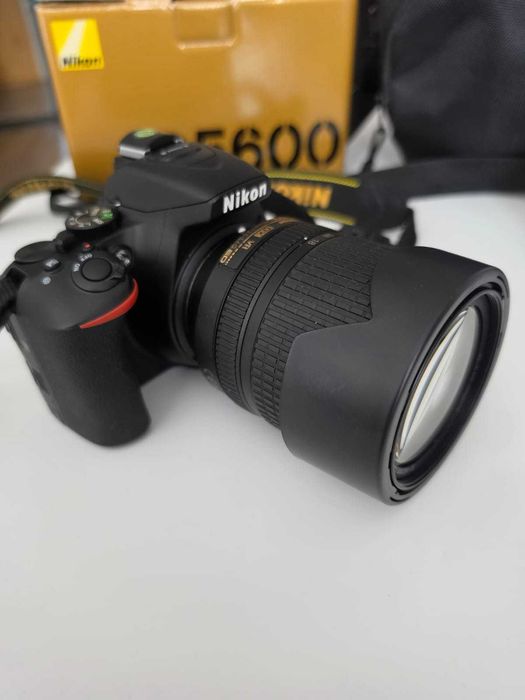 Nikon D5600 AF-S NIKKOR 18-140mm DX VR
