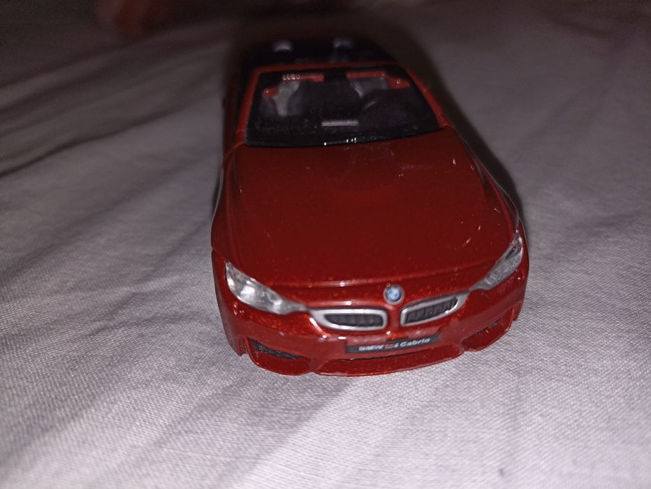 Model BMW M4 cabrio 1:43 z kolekcji Shell