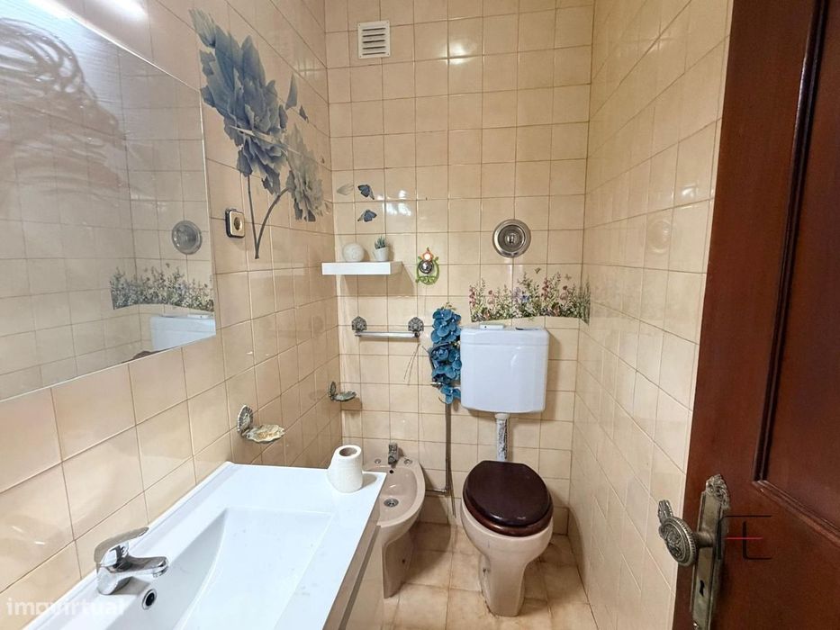 Apartamento T3 com duas varandas, elevador e garagem em Fânzeres