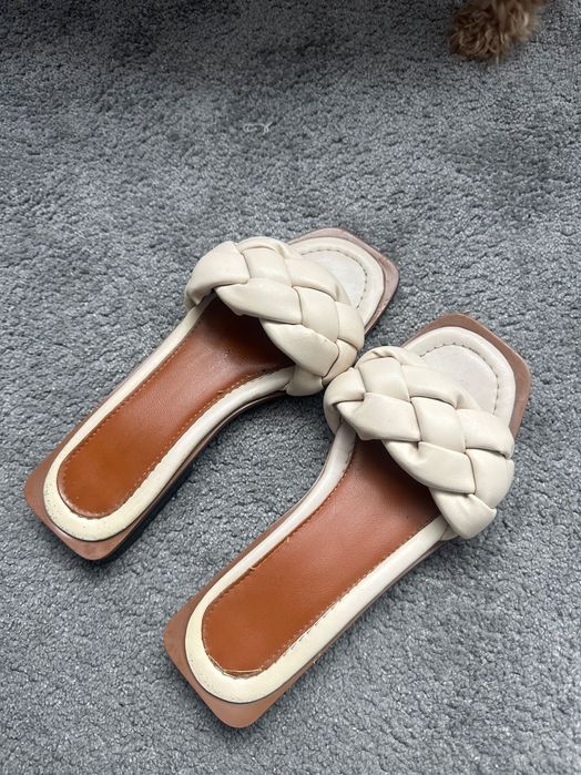 Тапки босоніжки молочного кольору