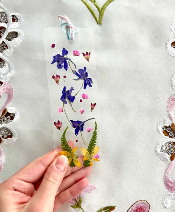 Zakładka do książki z suszonymi kwiatami 3 sztuki