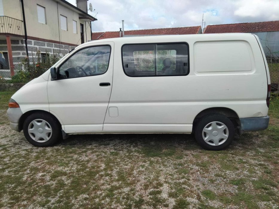 Toyota Hiace 2.5 - 6 lugares