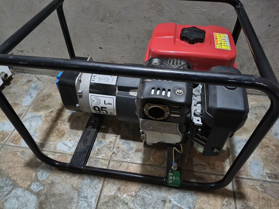 Бензиновий генератор GENMAC ZIP2500R-CE