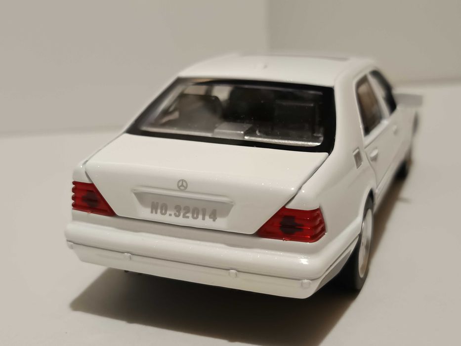MODEL SAMOCHODU - MERCEDES W140 - SKALA 1:32 - biały połysk