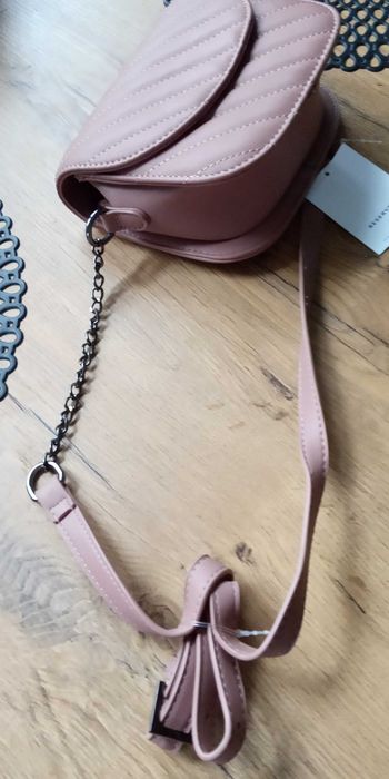 śliczna mała  elegancka torebka częściowo na łańcuszku-Nowa