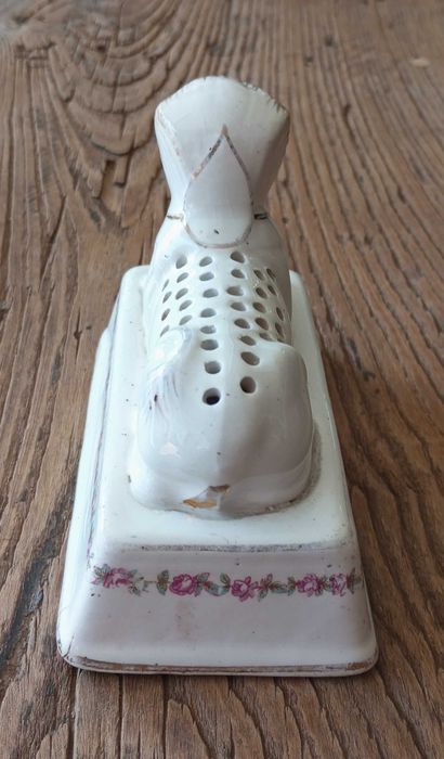 Antigo paliteiro Esfinge loiça de pó de pedra da Fábrica de Sacavém