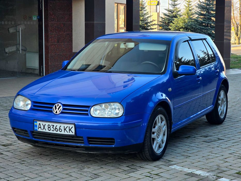 Volkswagen Golf 2000г.в. 1.6 газ-бензин