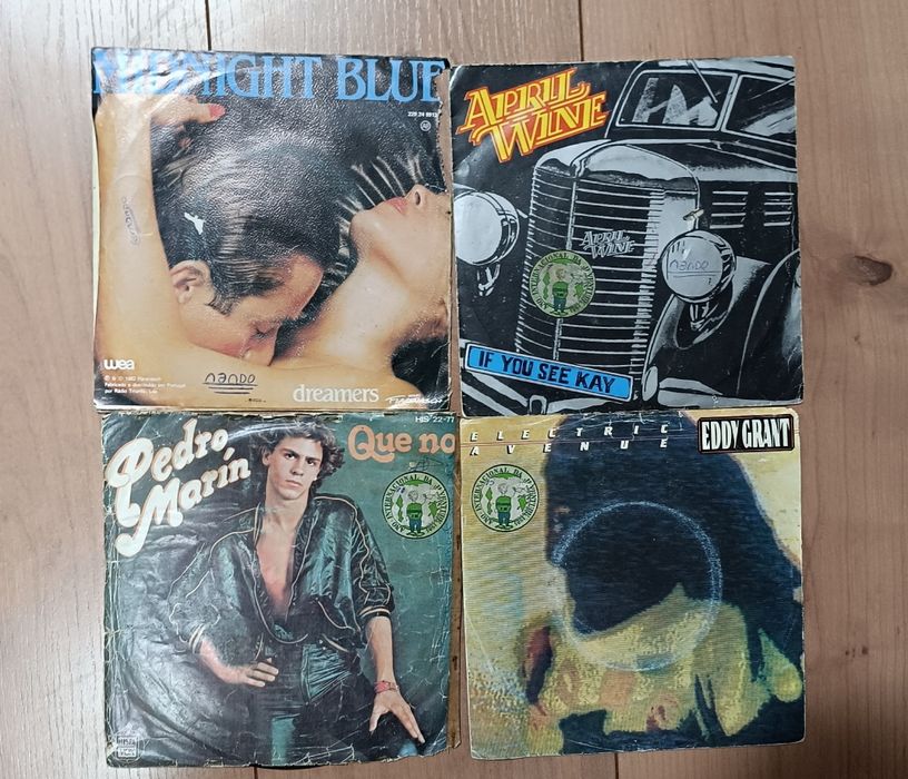Singles (vendido individual ou em conjunto)