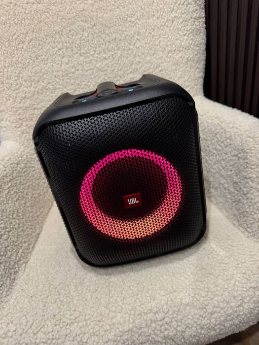 Колонка JBL з підсвіткою