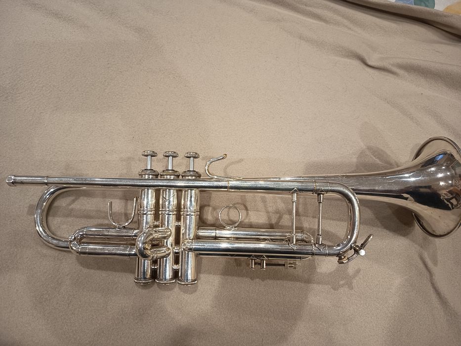 Trompete Bach Stradivarius modelo 37