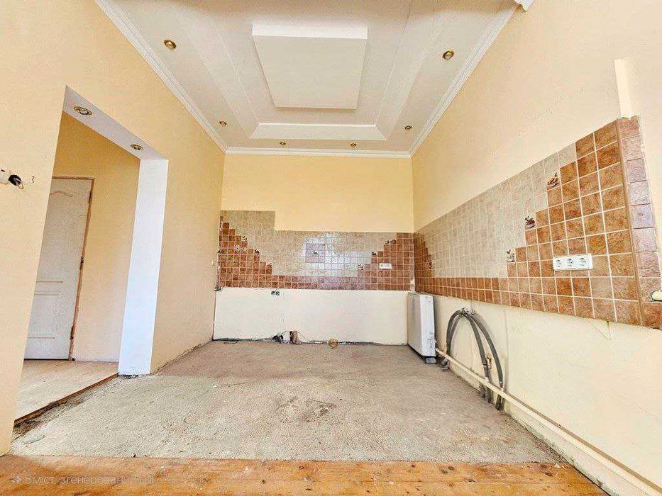 Продається добротний цегляний будинок з гаражем в м.Стрий...