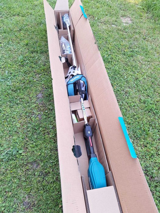 MAKITA Okrzesywarka Piła z Wysięgnikiem 40V XGT UA003GM101 30cm 4,0Ah