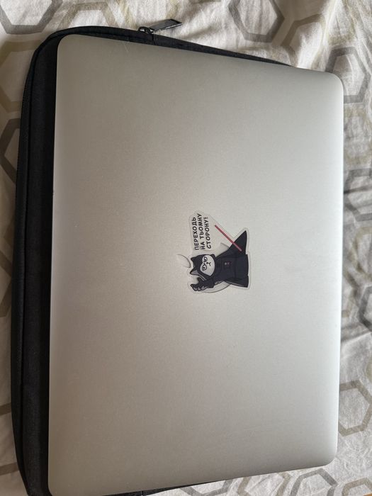 Продаю Macbook 13