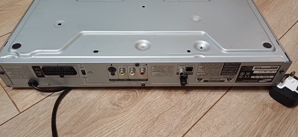 DVD-плеер Samsung DVD-E235. 
Модель: Samsung DVD-E235.
Поддерживаемые