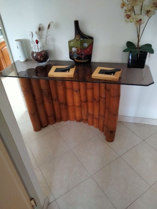 Aparador tampo em vidro e bambú