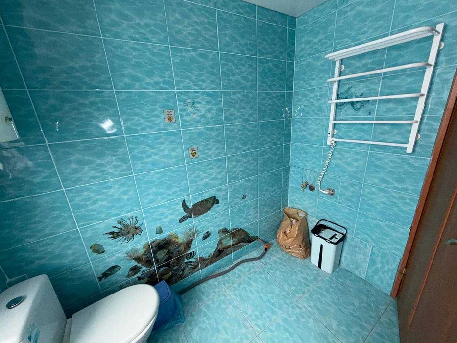 Шикарний будинок з терасою ,  яких мало, вкладено багато коштів !