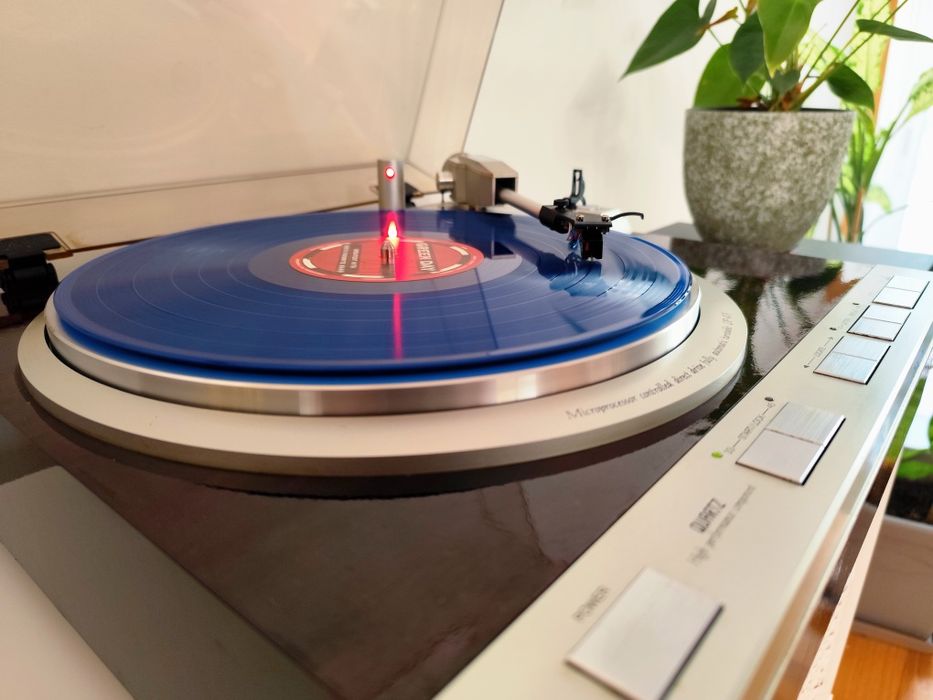 Denon DP 47F Gira-Discos