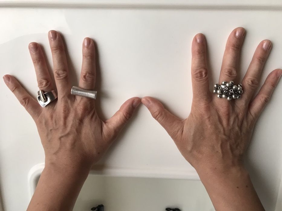 Anéis de senhora em prata e mala