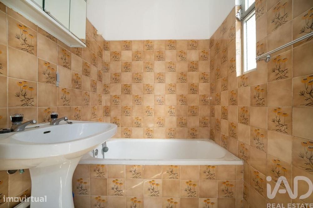 Apartamento T4 em Campolide de 86 m2