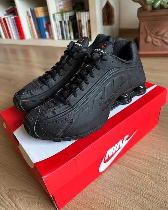 Nike Shox R4 Black Bright Crimson R.44