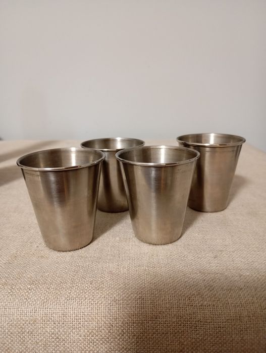 Фляга подарочная и набор металлических рюмок