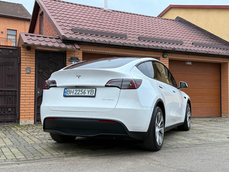 Продаю Tesla model Y
